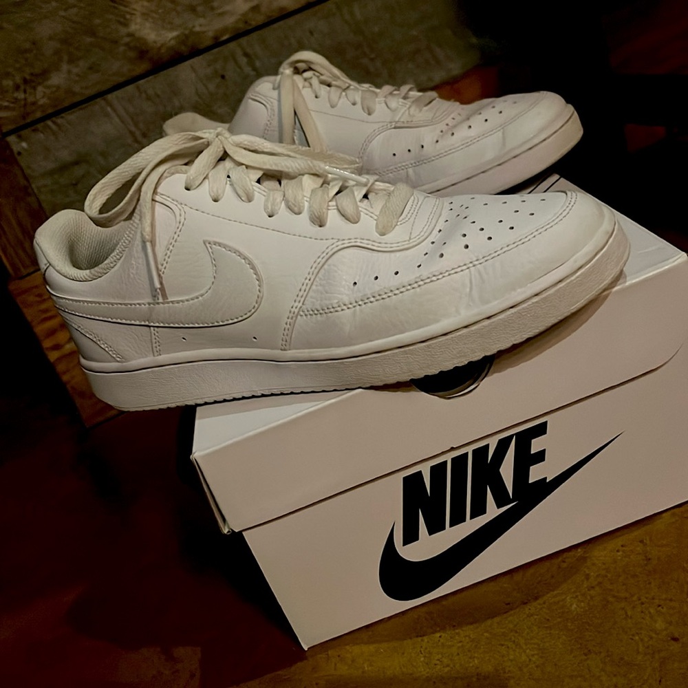 Nike Air Force 1 ; Men’s size 8. Only worn a few times. Excellent condition.
